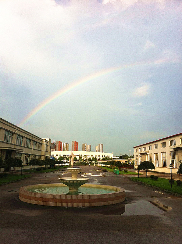 生活類(lèi) 彩虹下的魅力奧龍-王壽國_副本.jpg